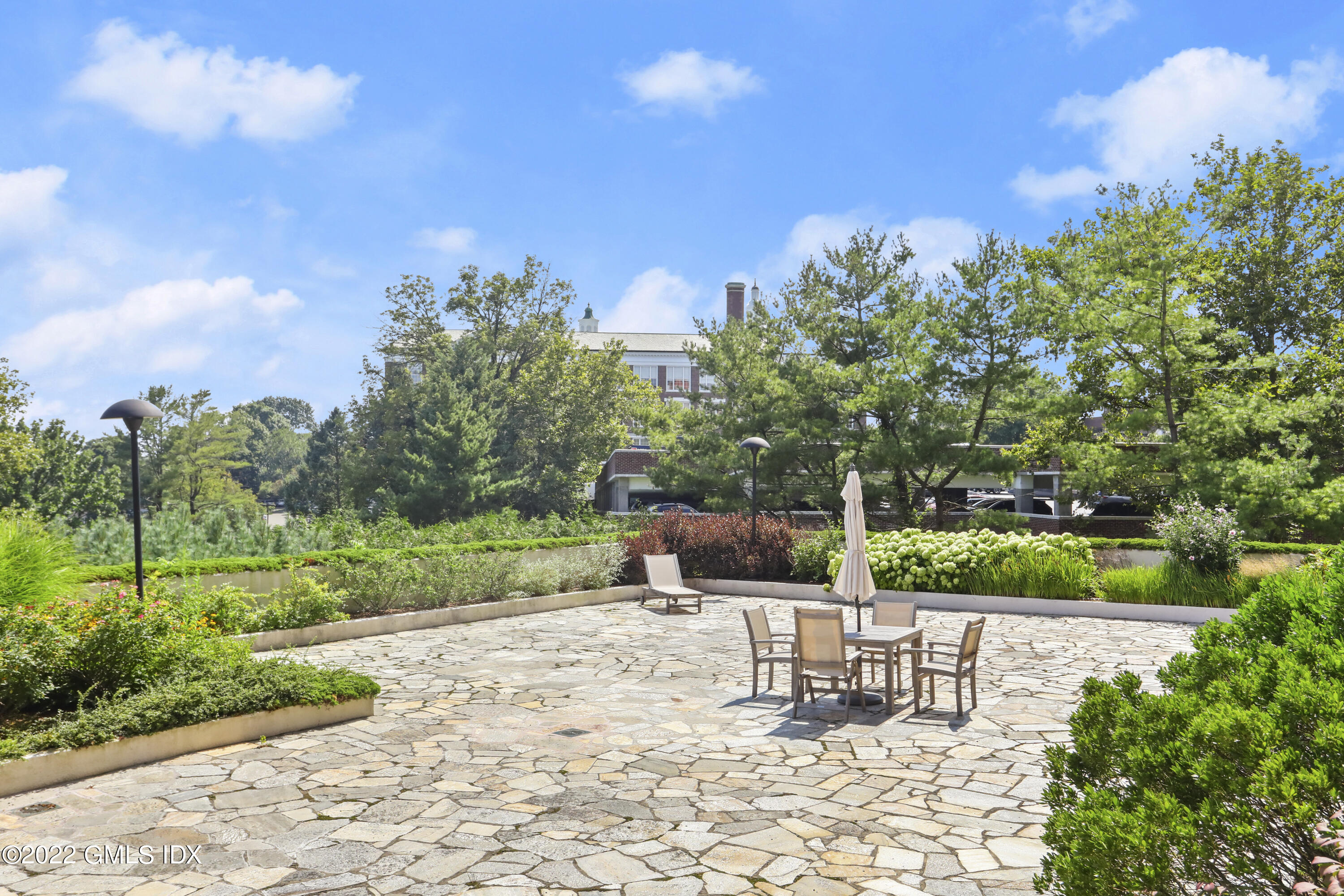 40 W Elm Street, 5C
