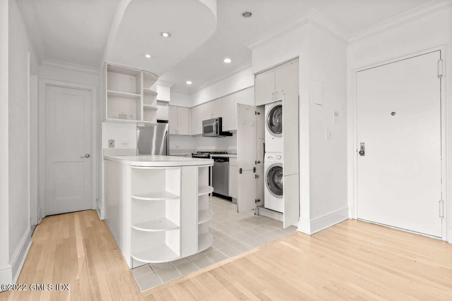 40 W Elm Street, 5C