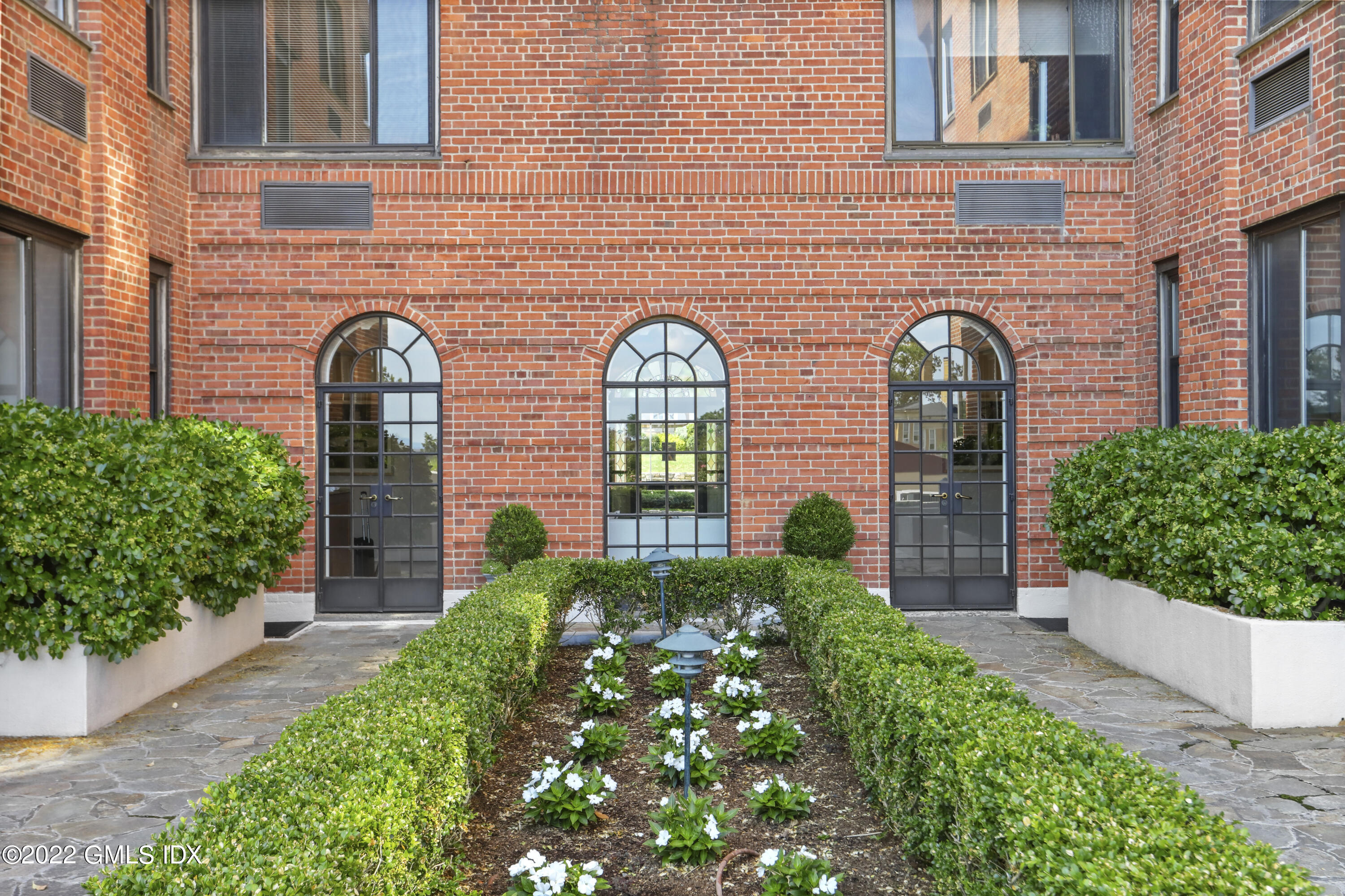 40 W Elm Street, 5C