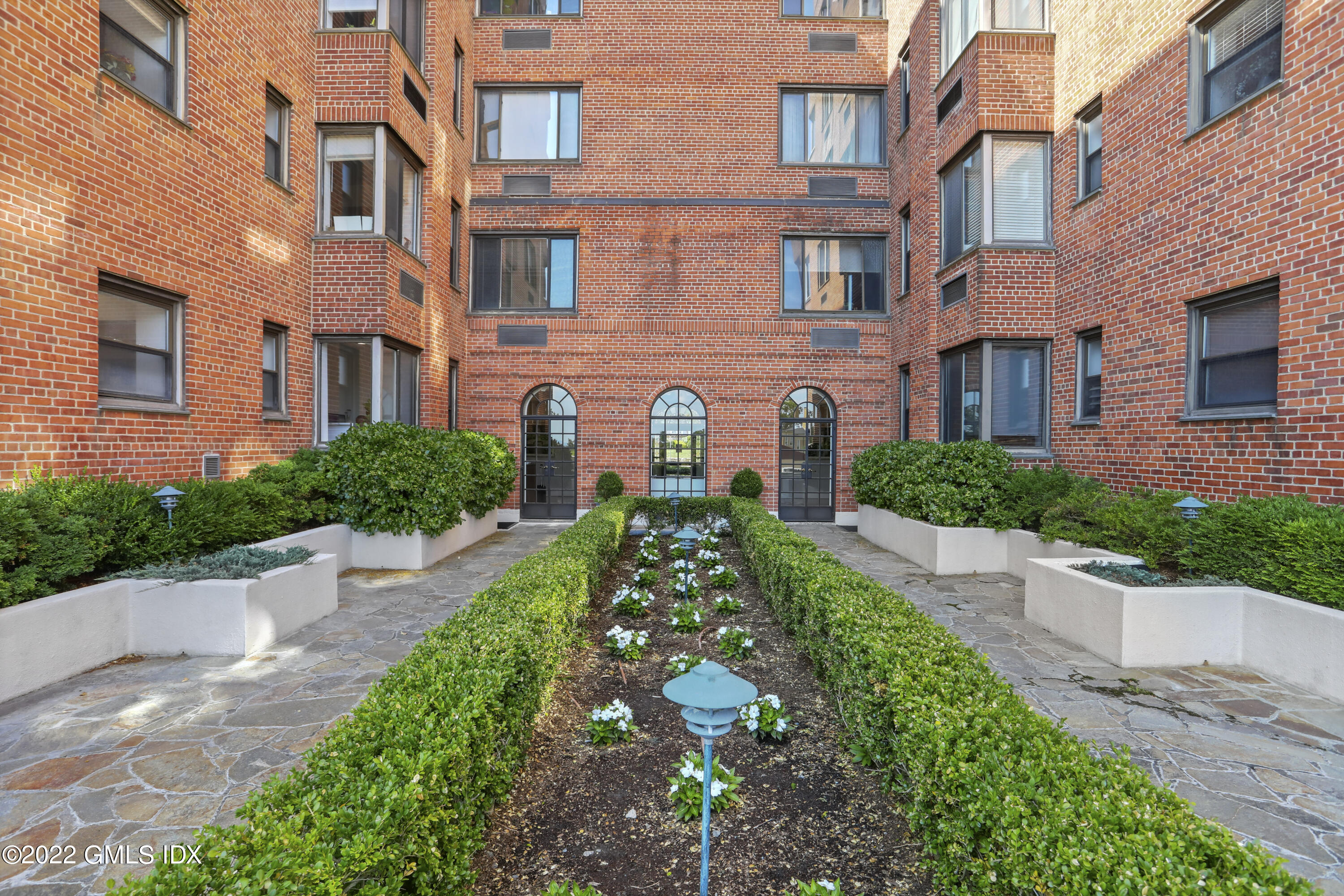 40 W Elm Street, 5C