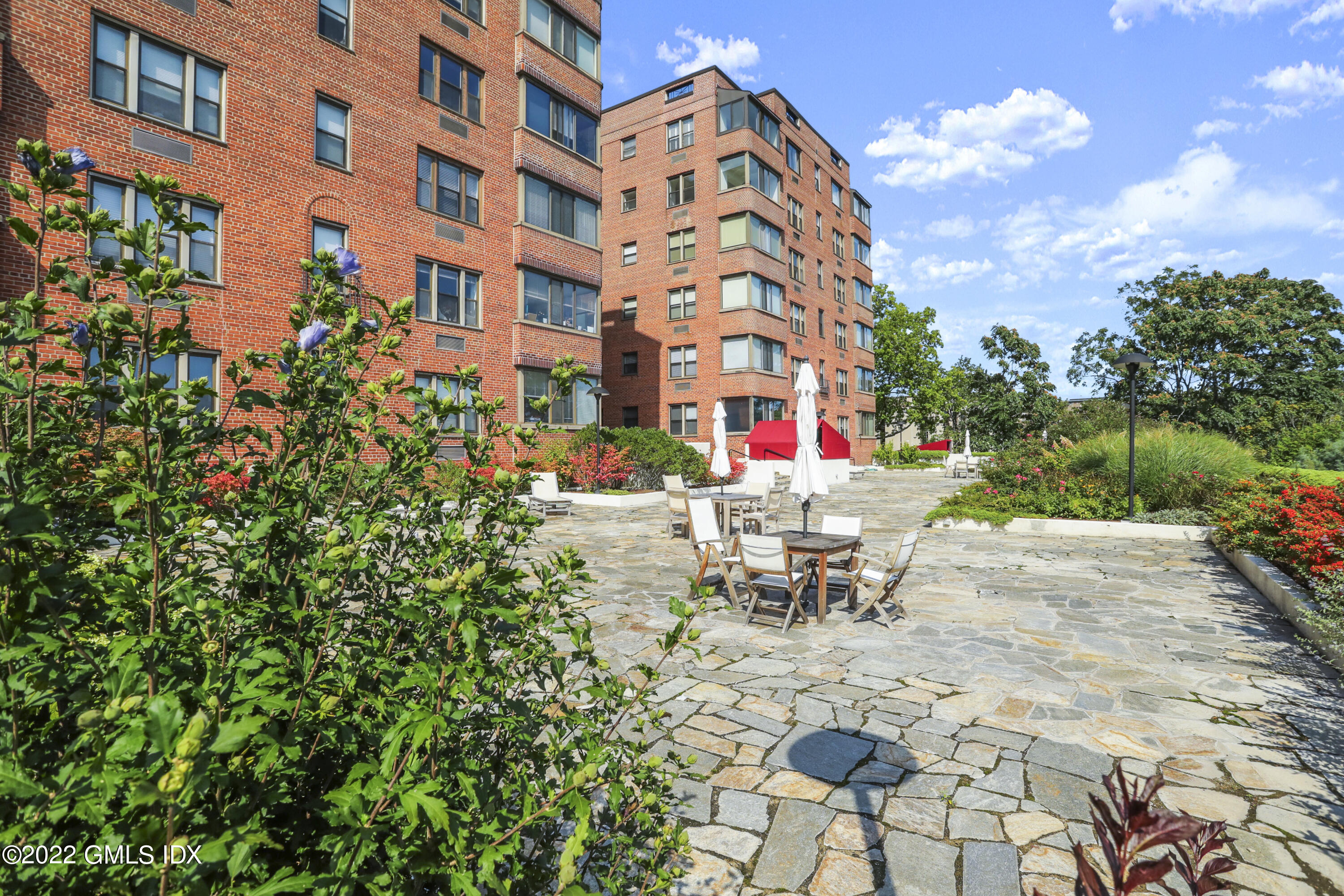 40 W Elm Street, 5C