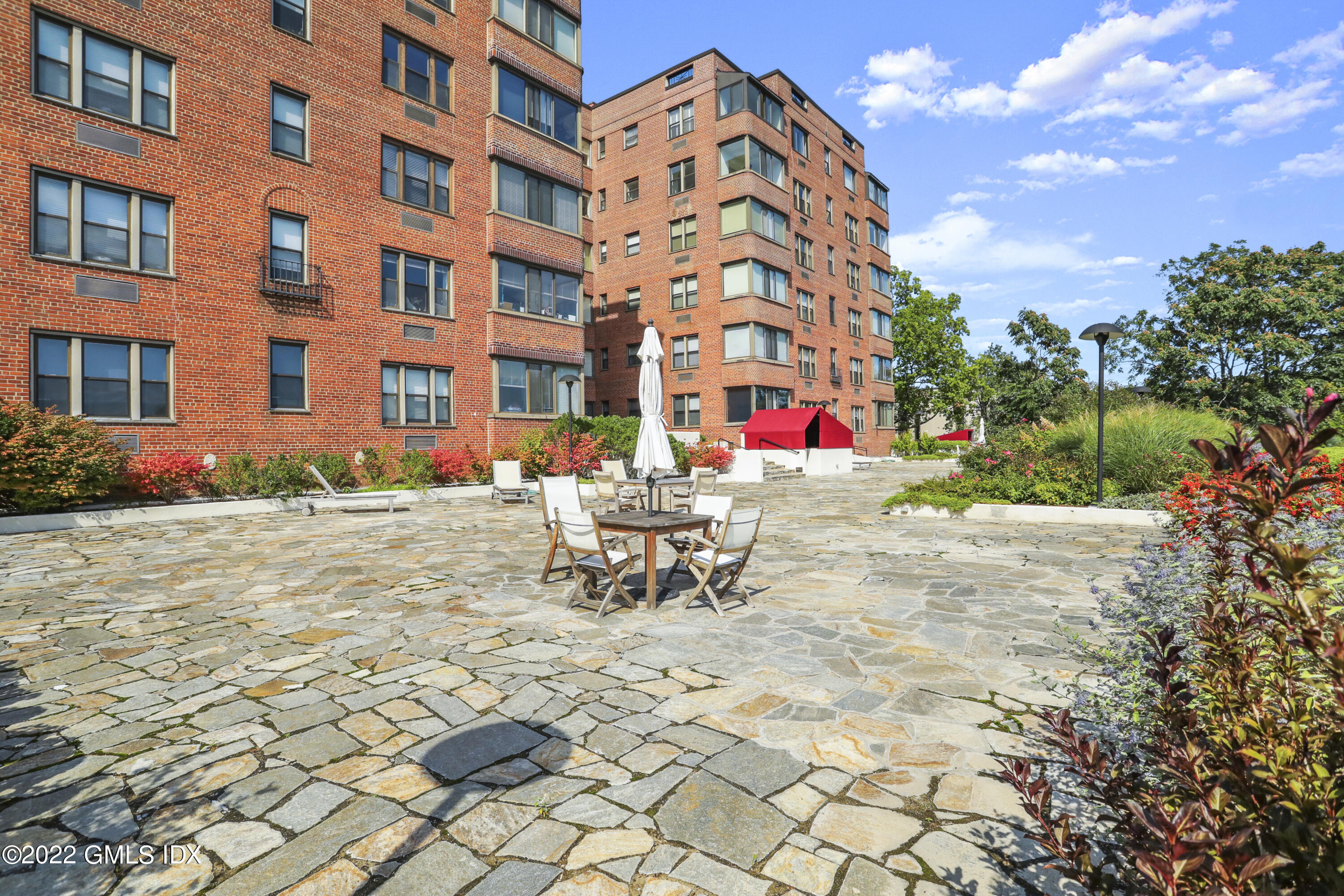 40 W Elm Street, 5C