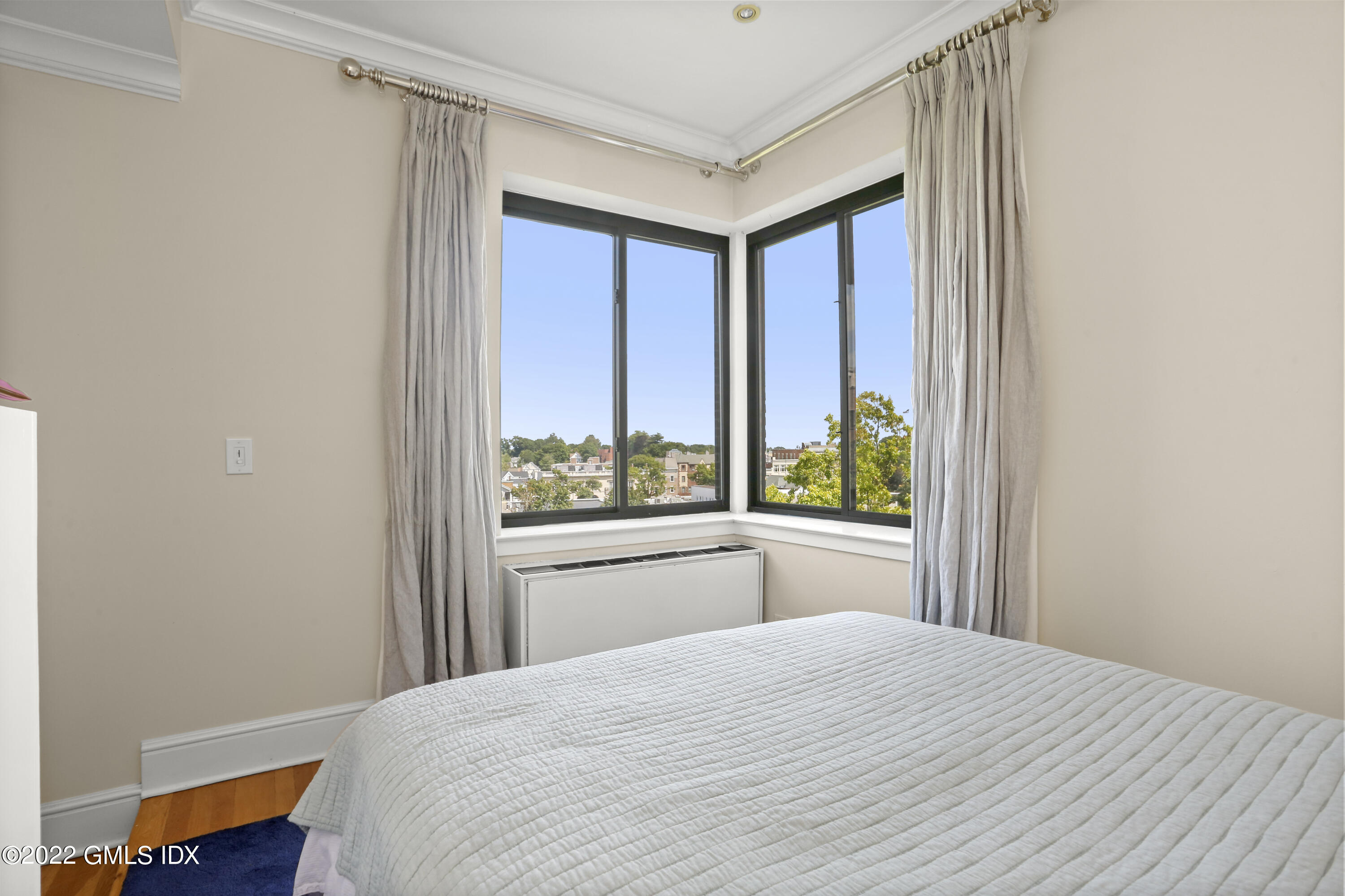 40 W Elm Street, 5C