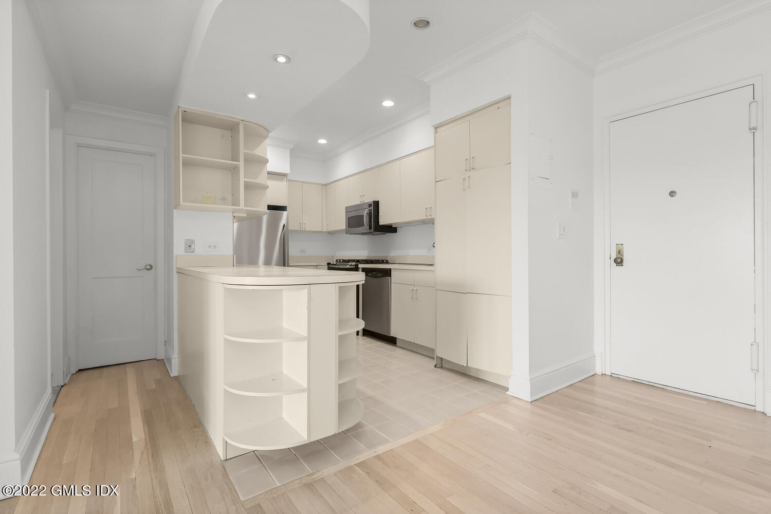 40 W Elm Street, 5C