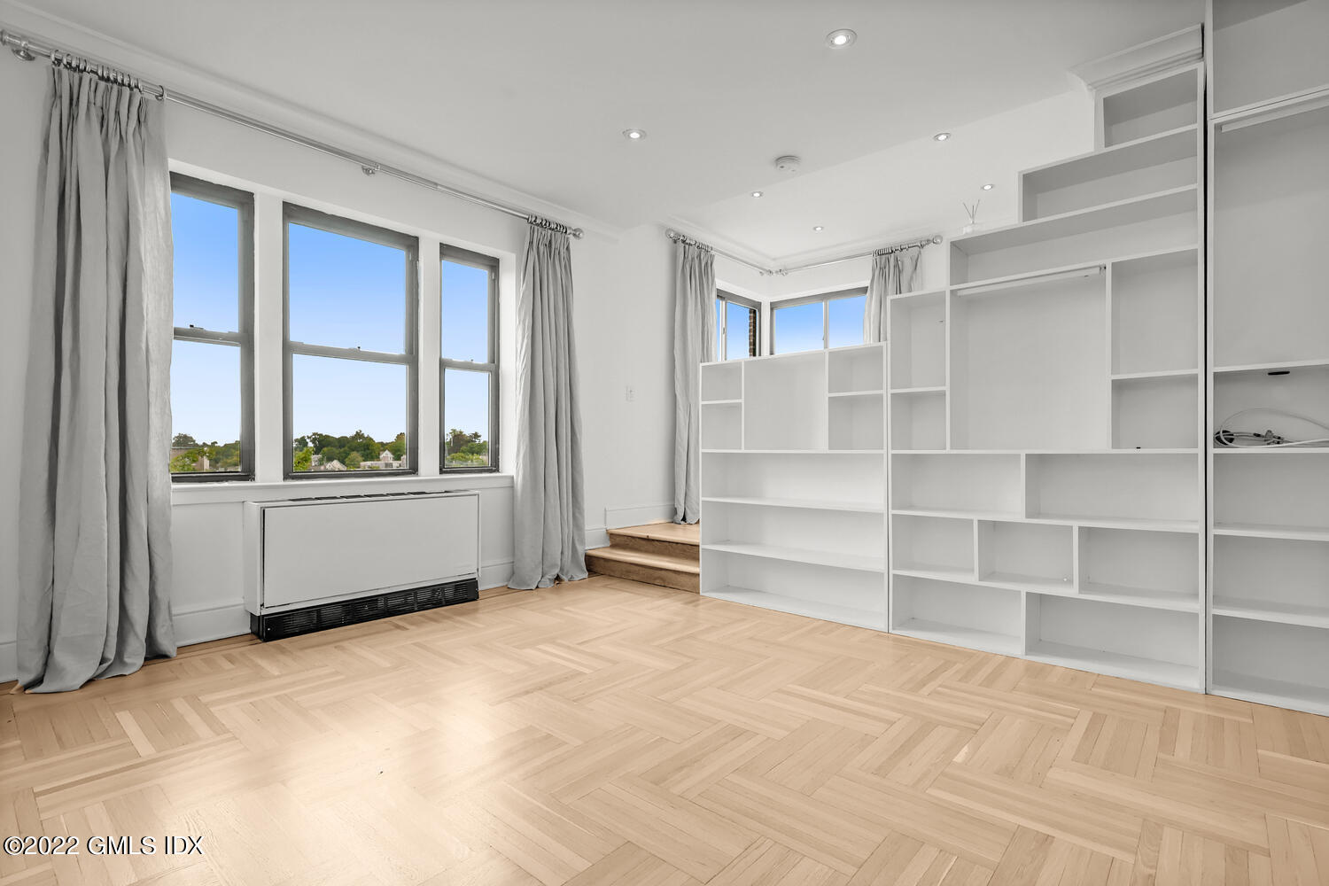 40 W Elm Street, 5C