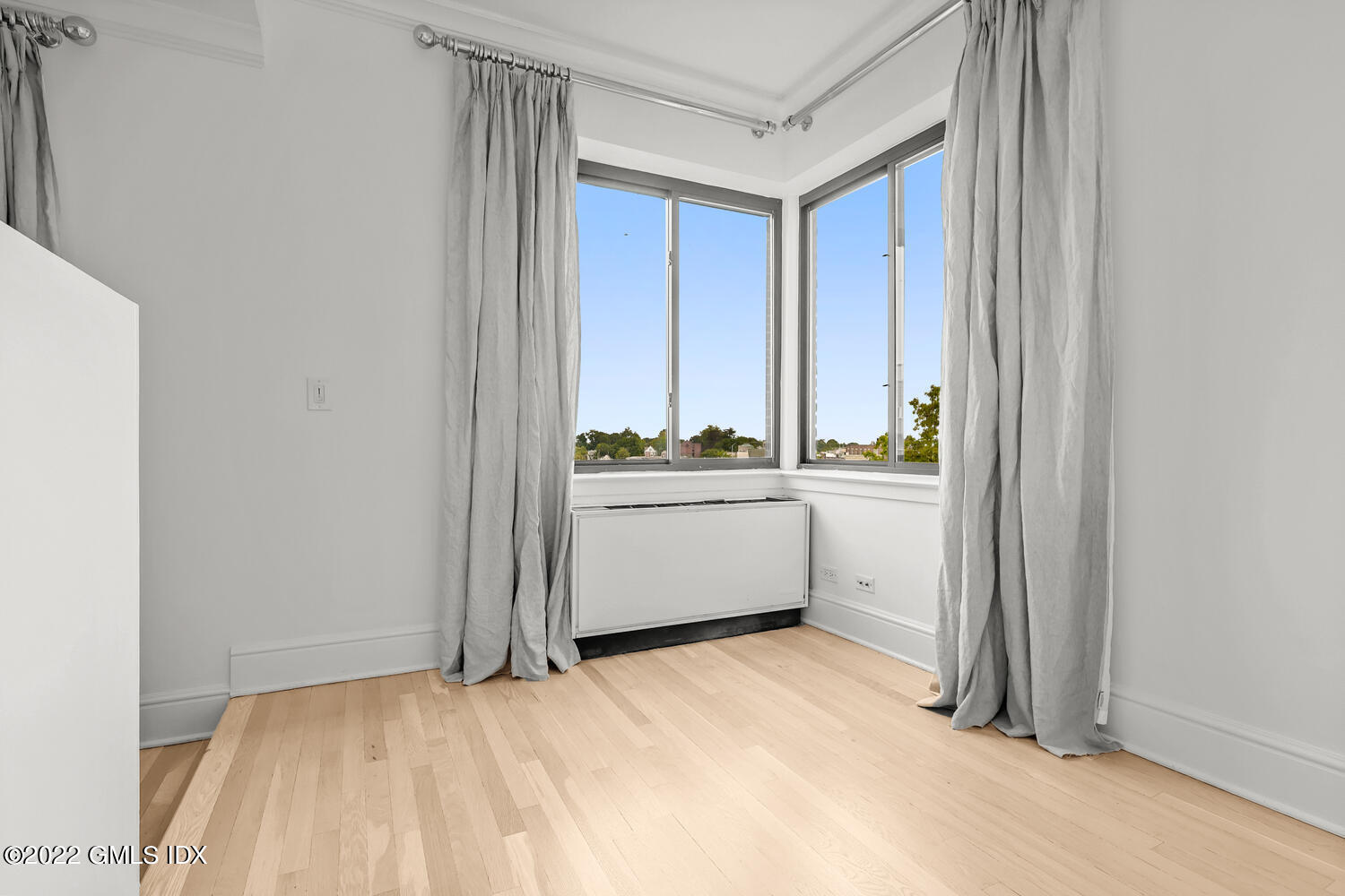40 W Elm Street, 5C