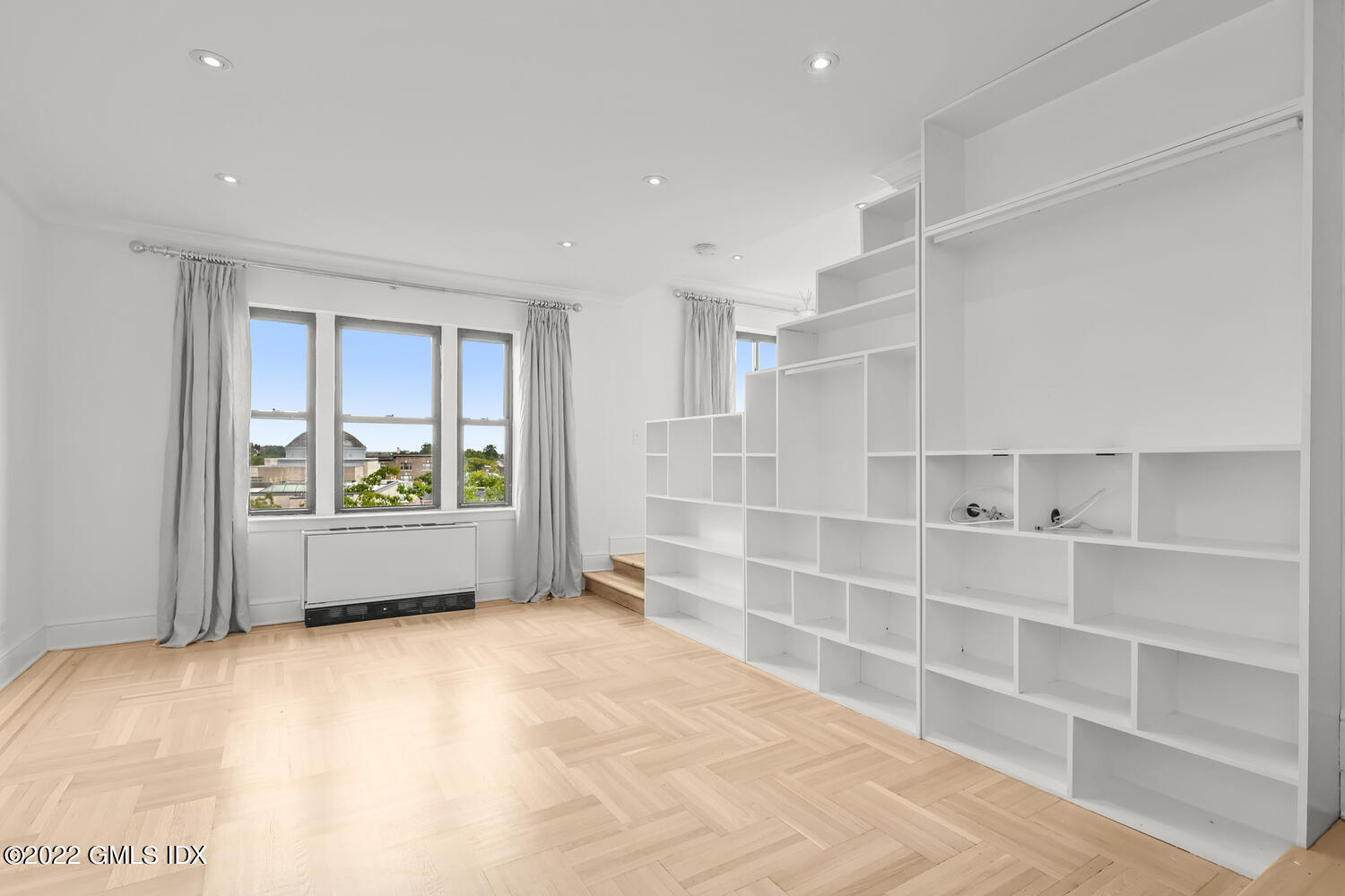 40 W Elm Street, 5C