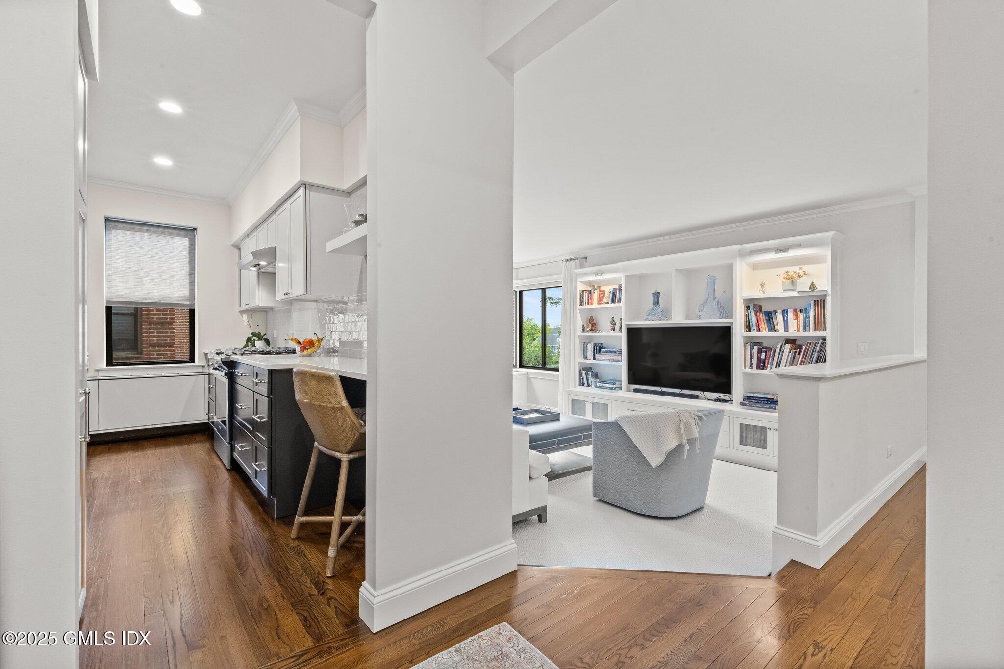 40 W Elm Street, 5A