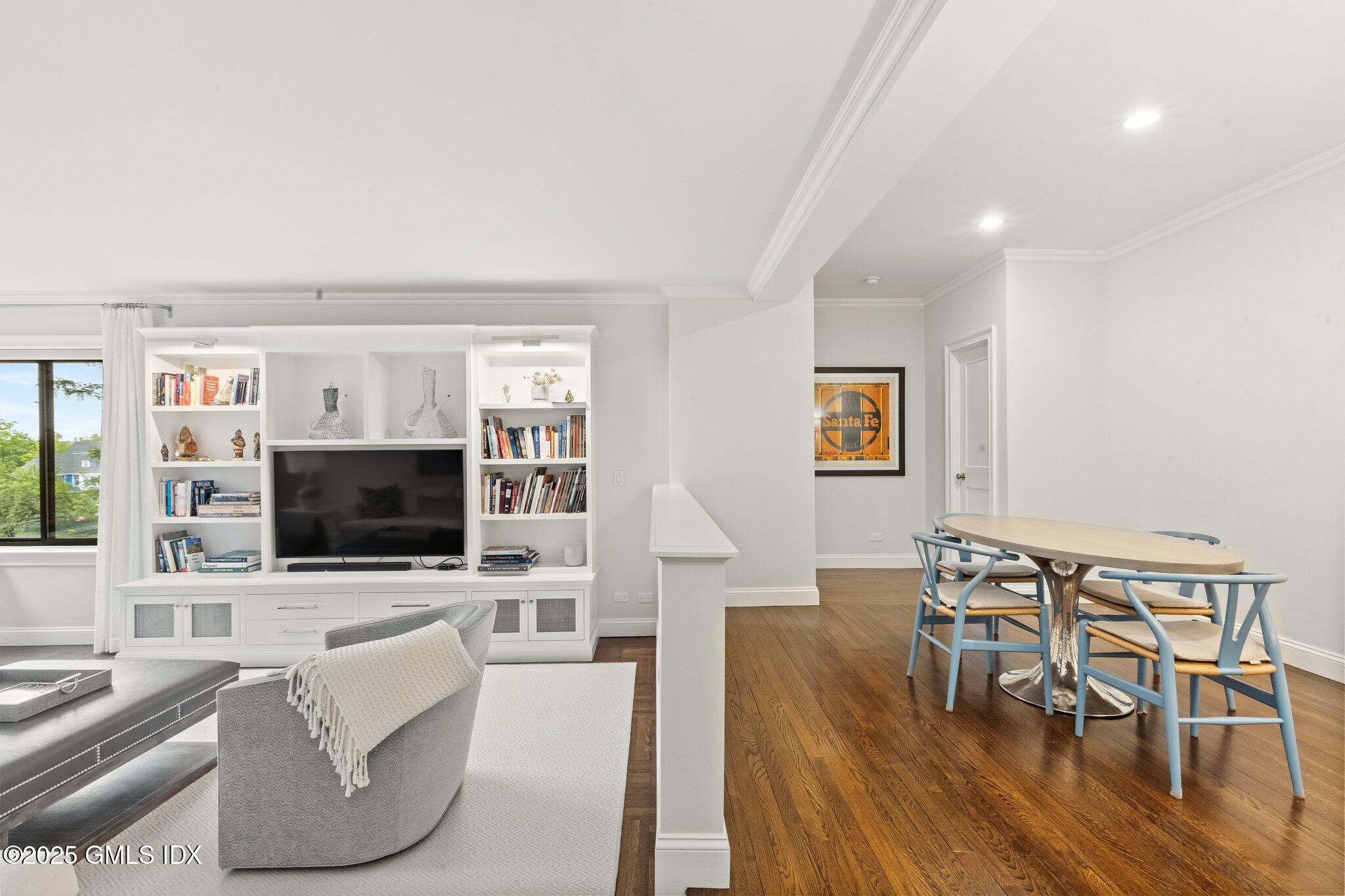 40 W Elm Street, 5A