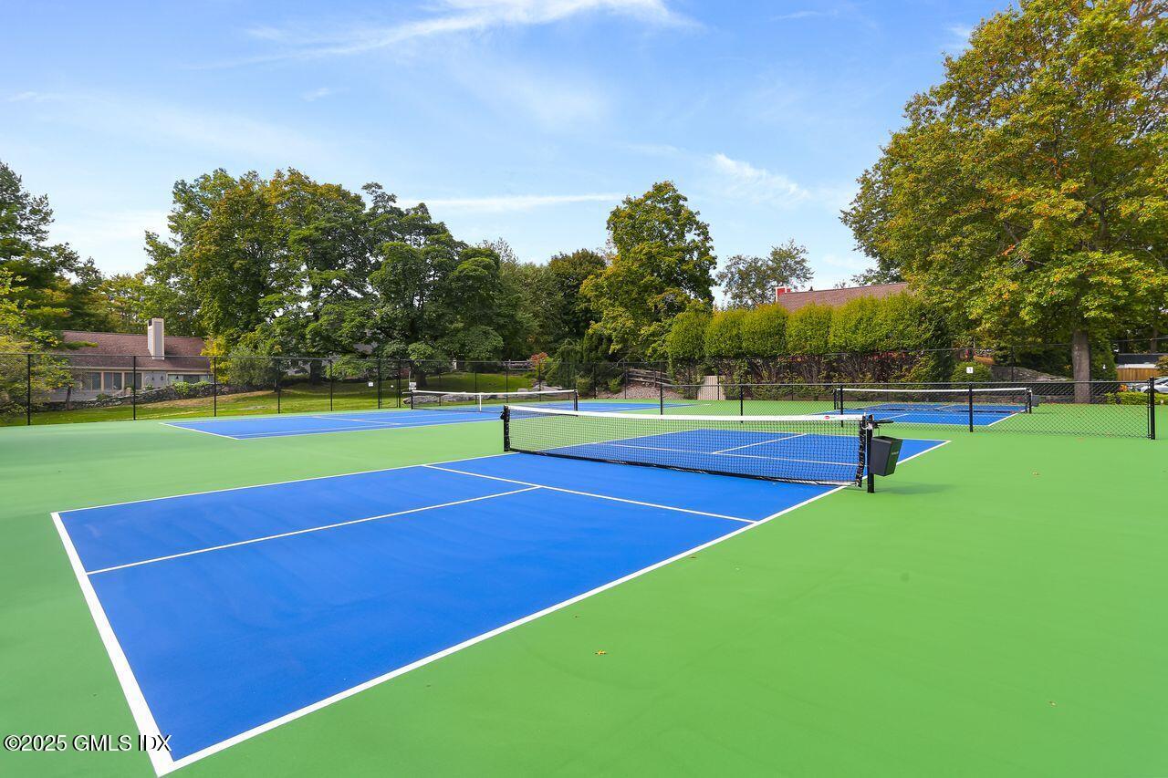 608 W LYON FARM Drive, 608