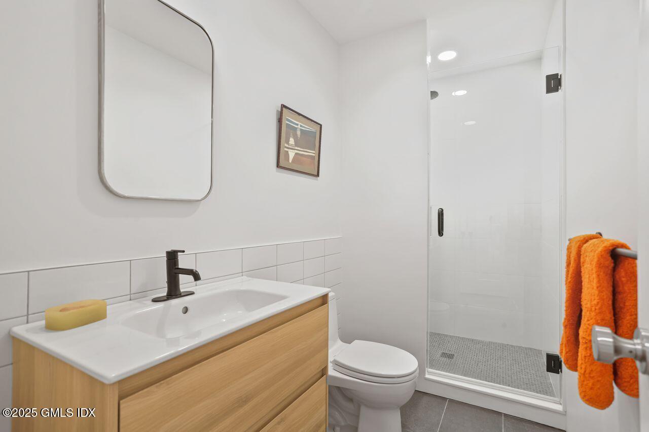 608 W LYON FARM Drive, 608