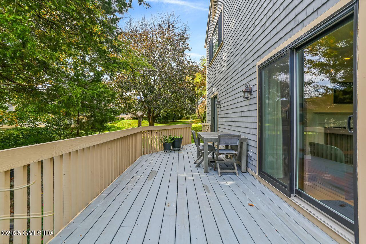 608 W LYON FARM Drive, 608