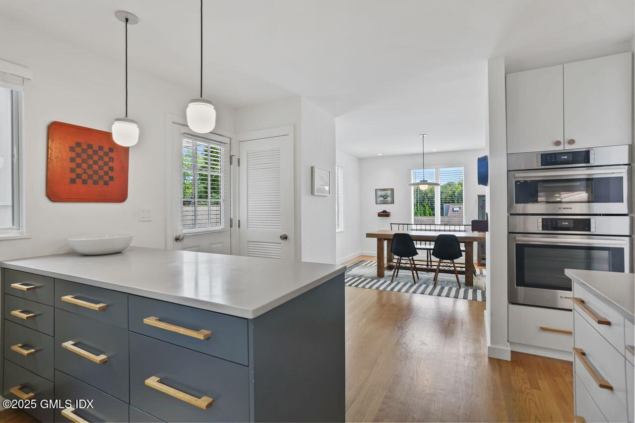 608 W LYON FARM Drive, 608