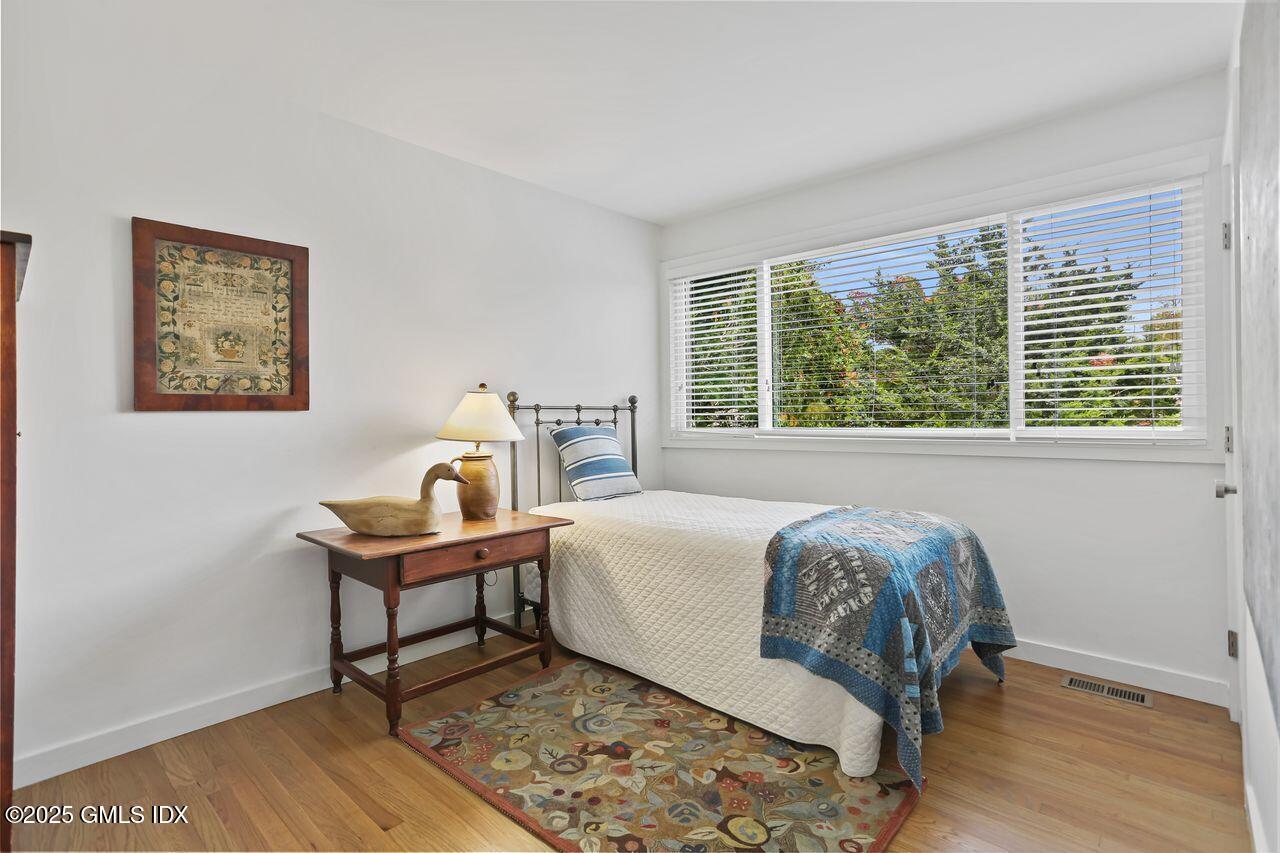 608 W LYON FARM Drive, 608