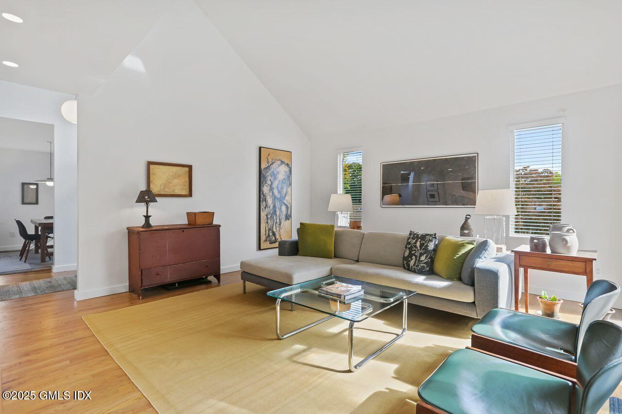 608 W LYON FARM Drive, 608