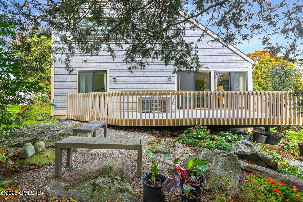 608 W LYON FARM Drive, 608