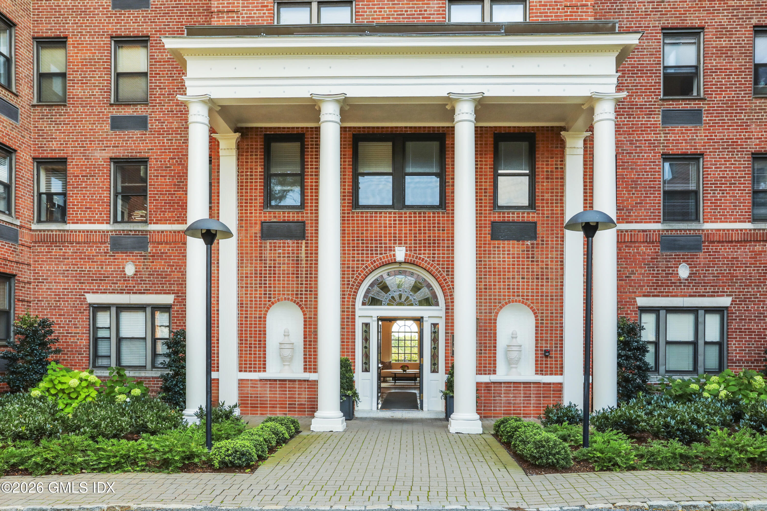 40 W Elm Street APT 6E