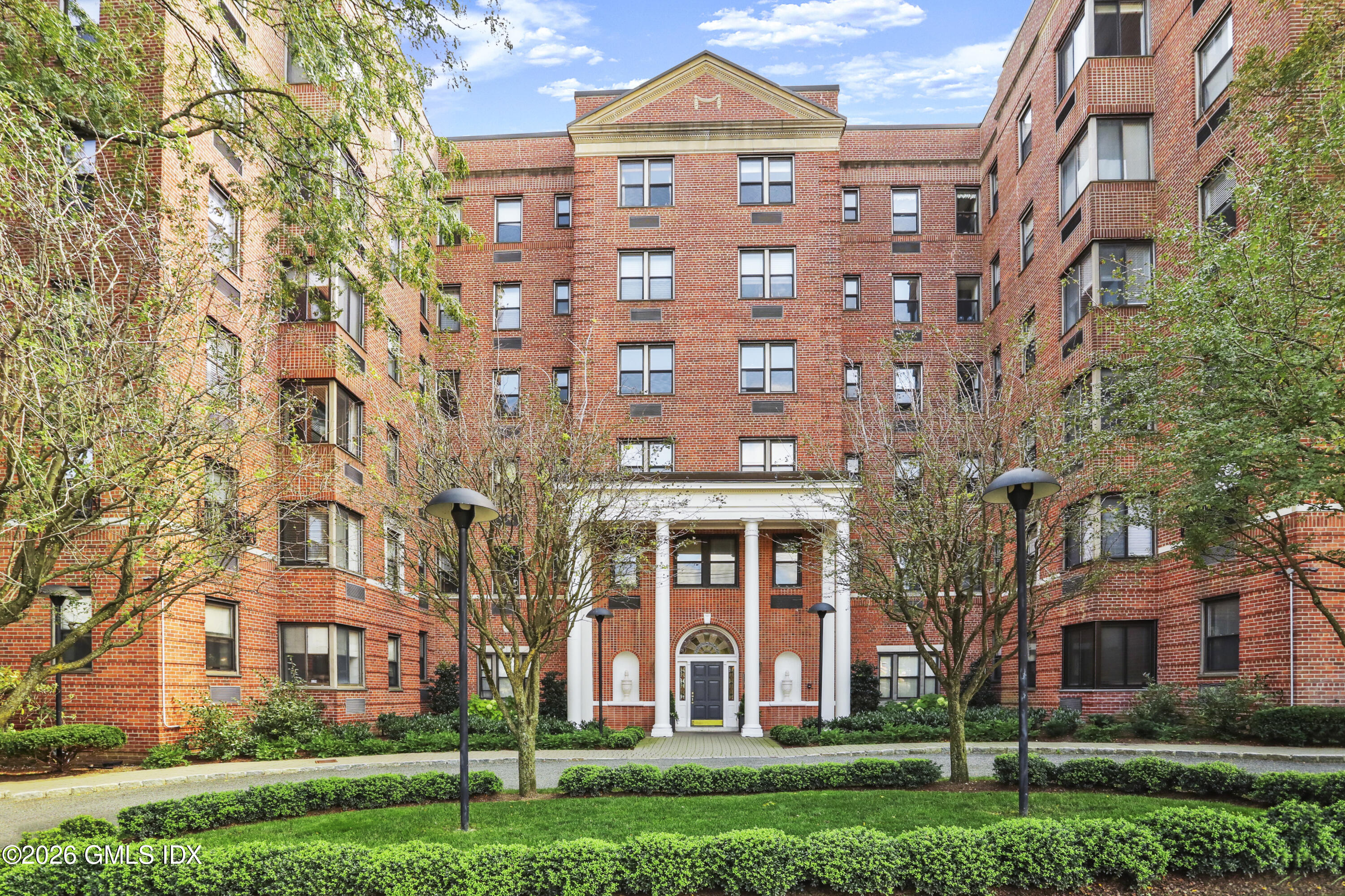 40 W Elm Street APT 6E