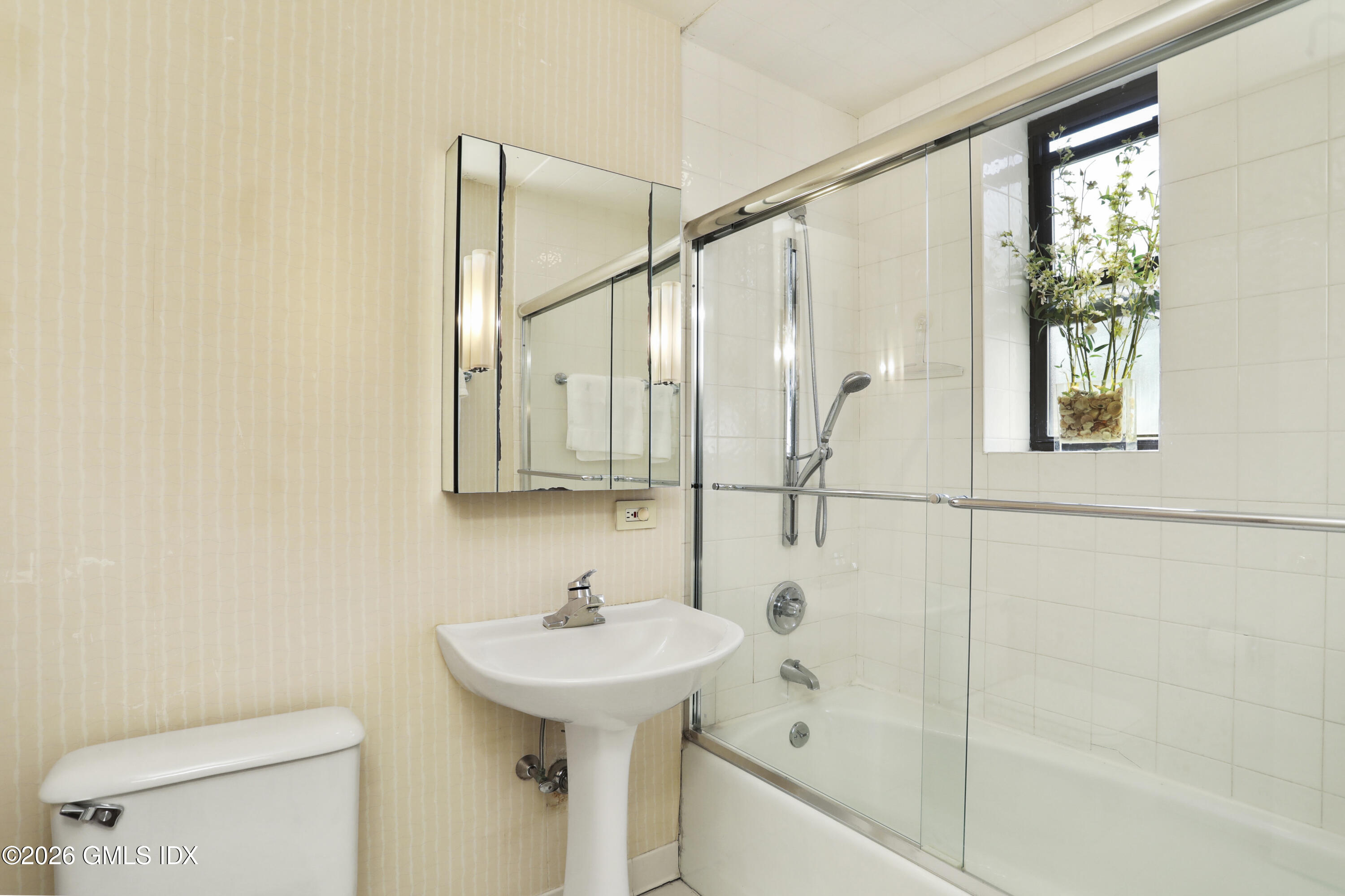 40 W Elm Street APT 6E