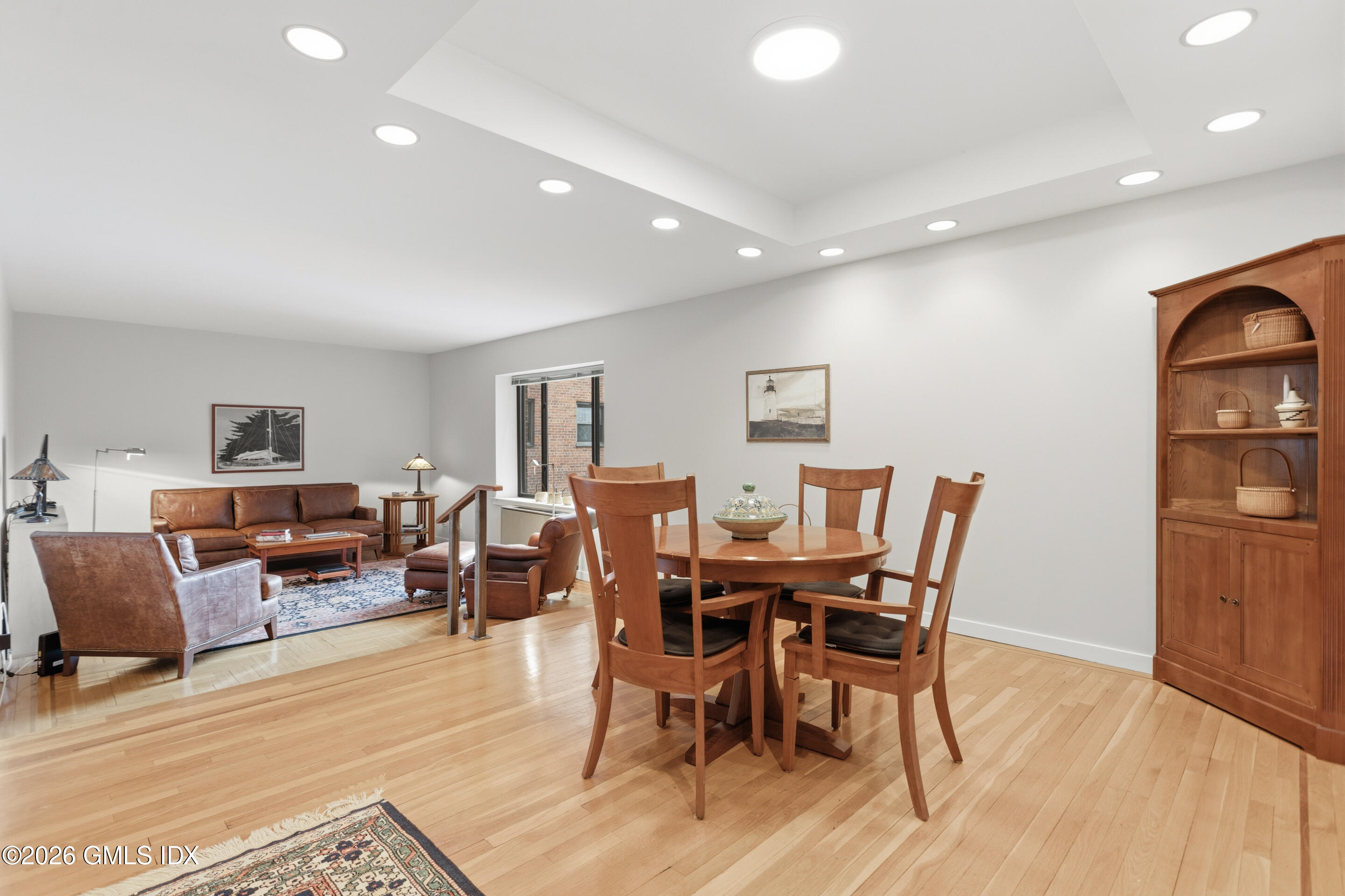 40 W Elm Street 2M