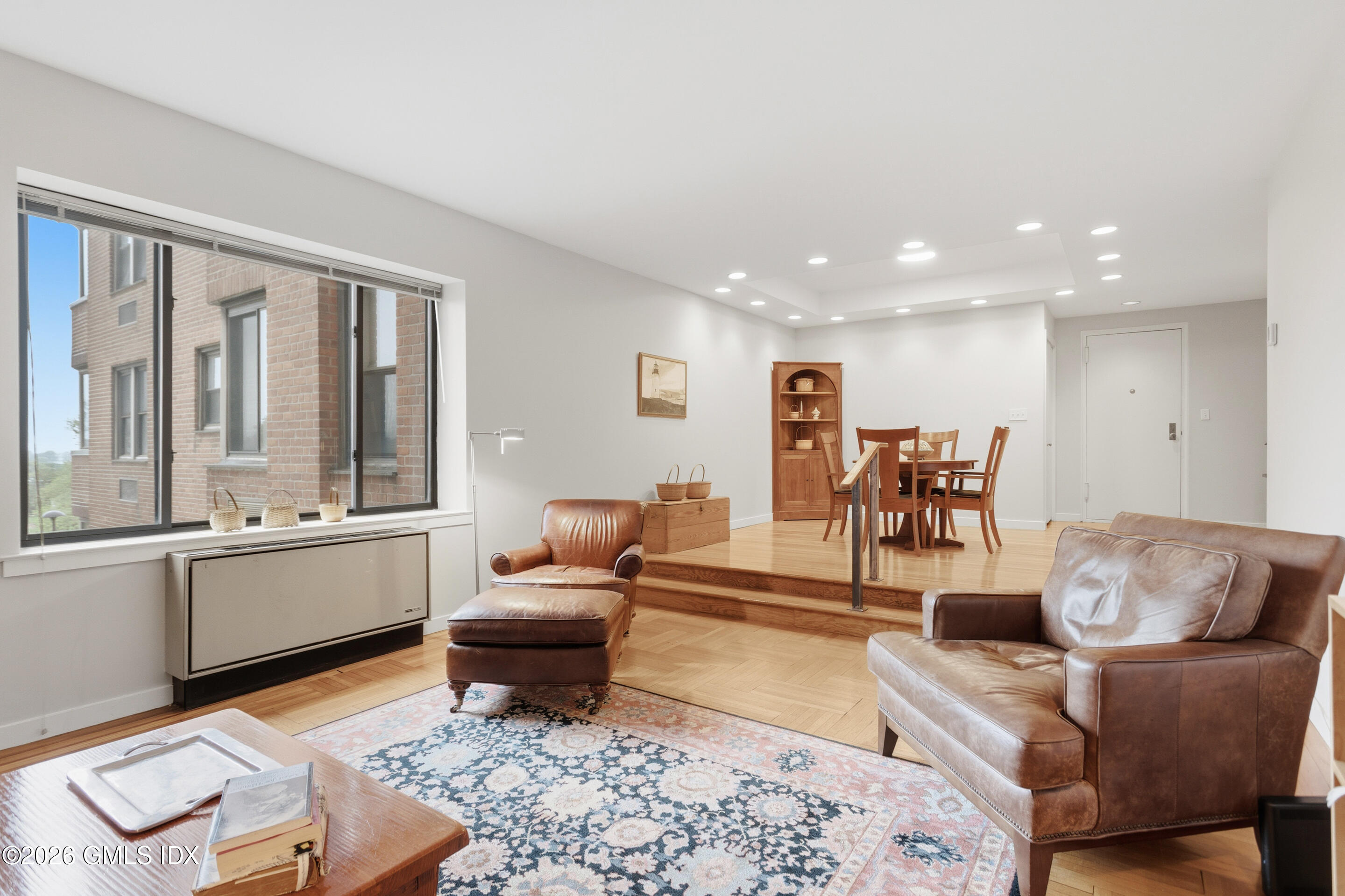40 W Elm Street 2M