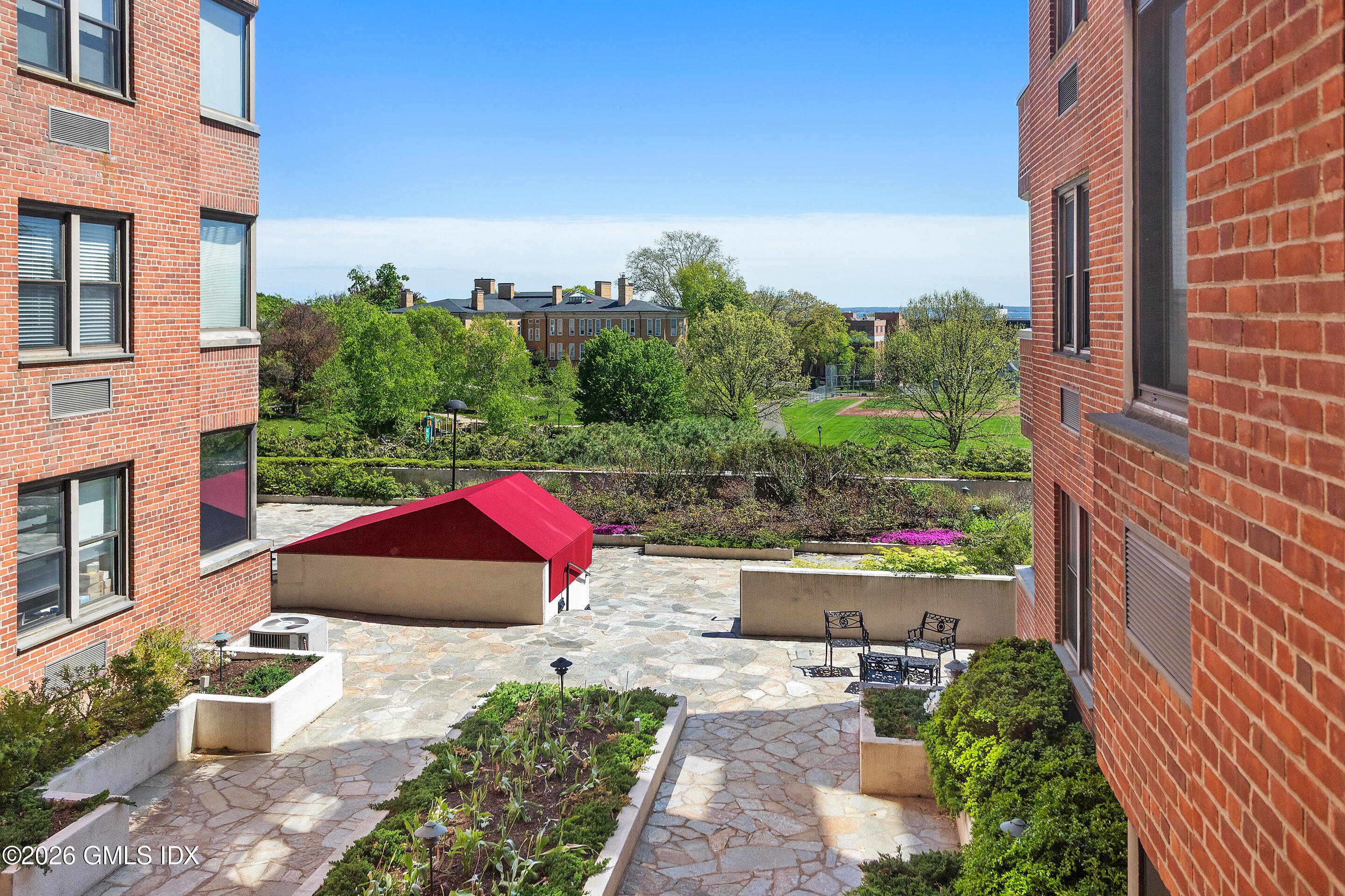 40 W Elm Street 2M