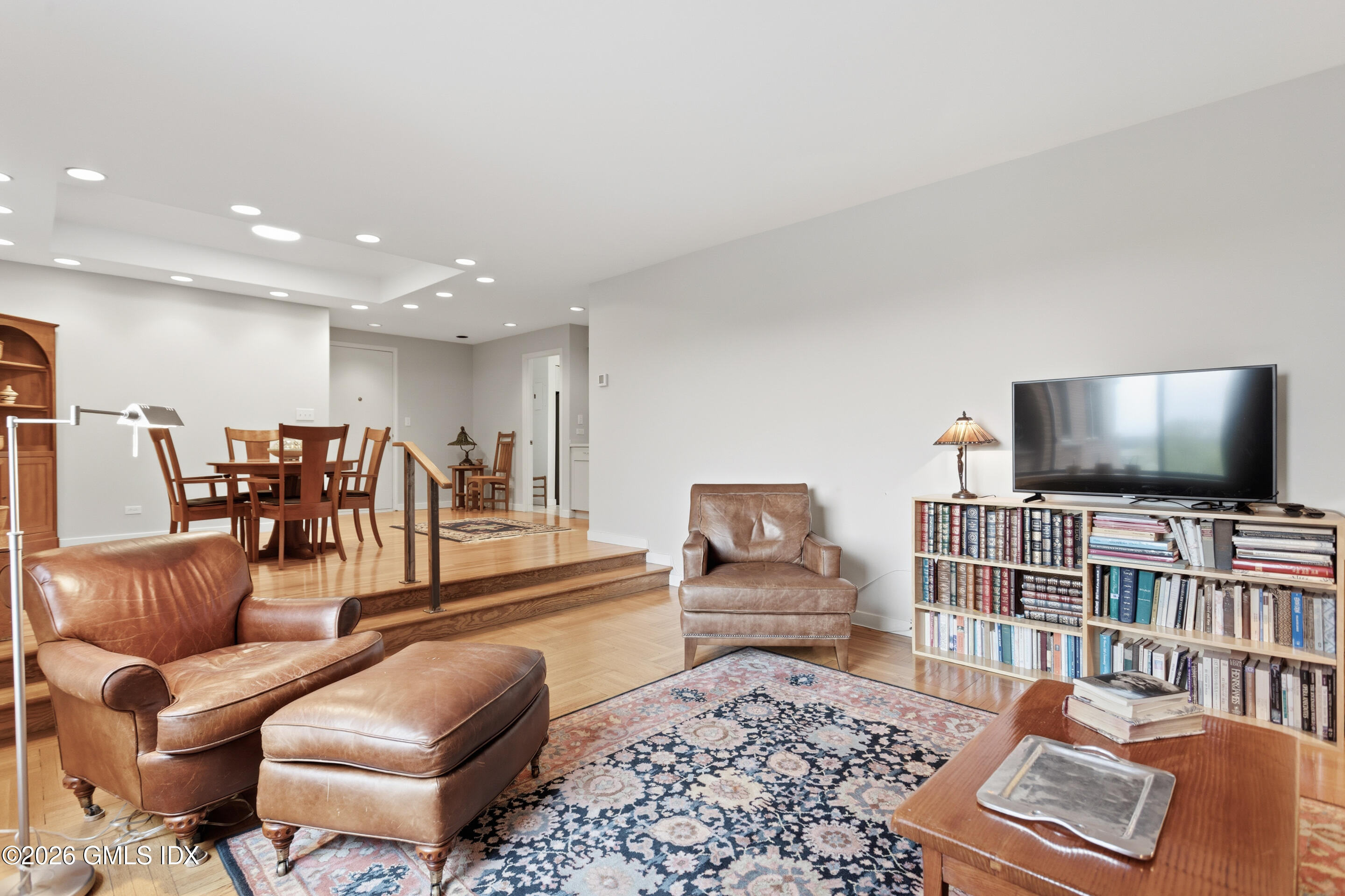 40 W Elm Street 2M