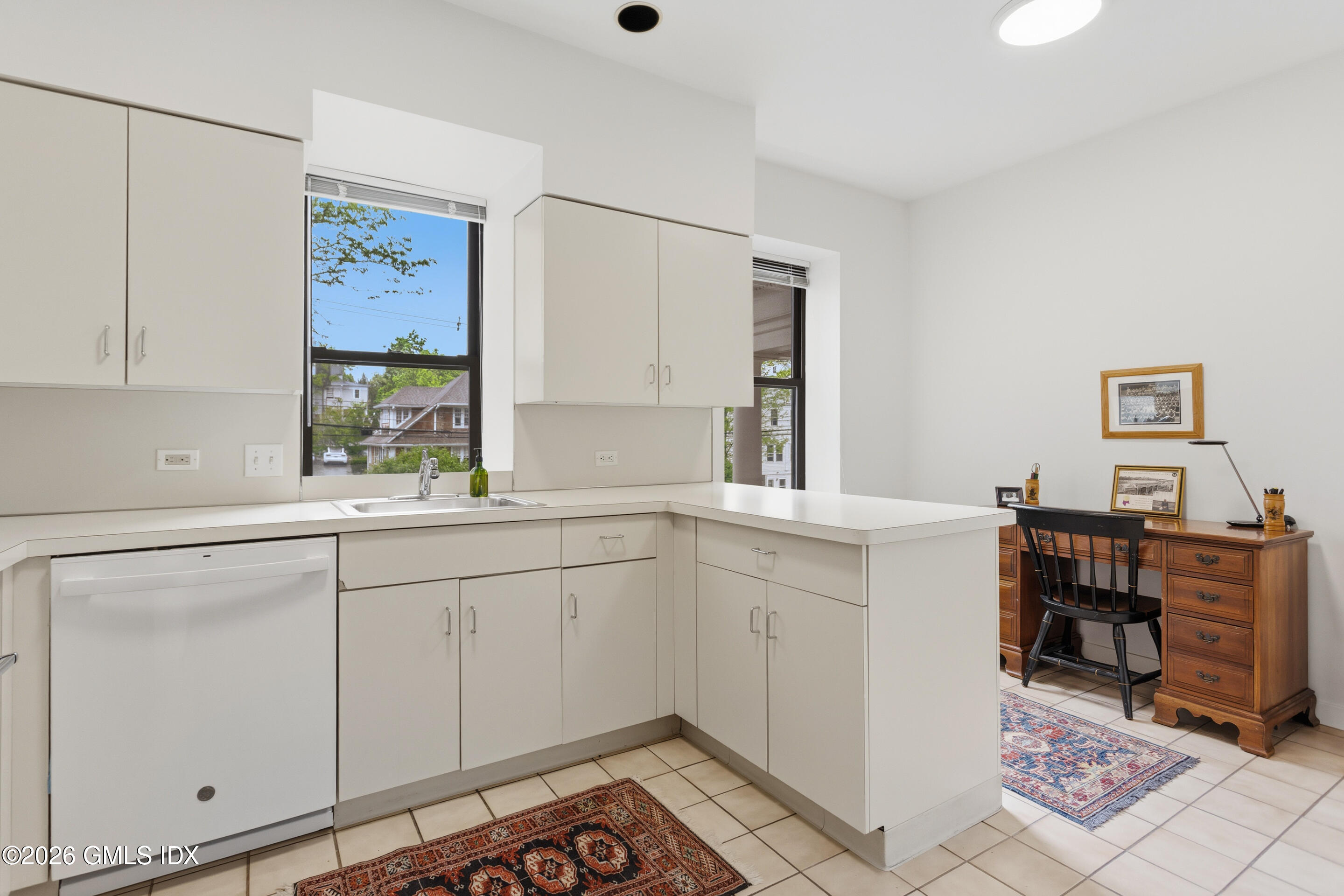 40 W Elm Street 2M