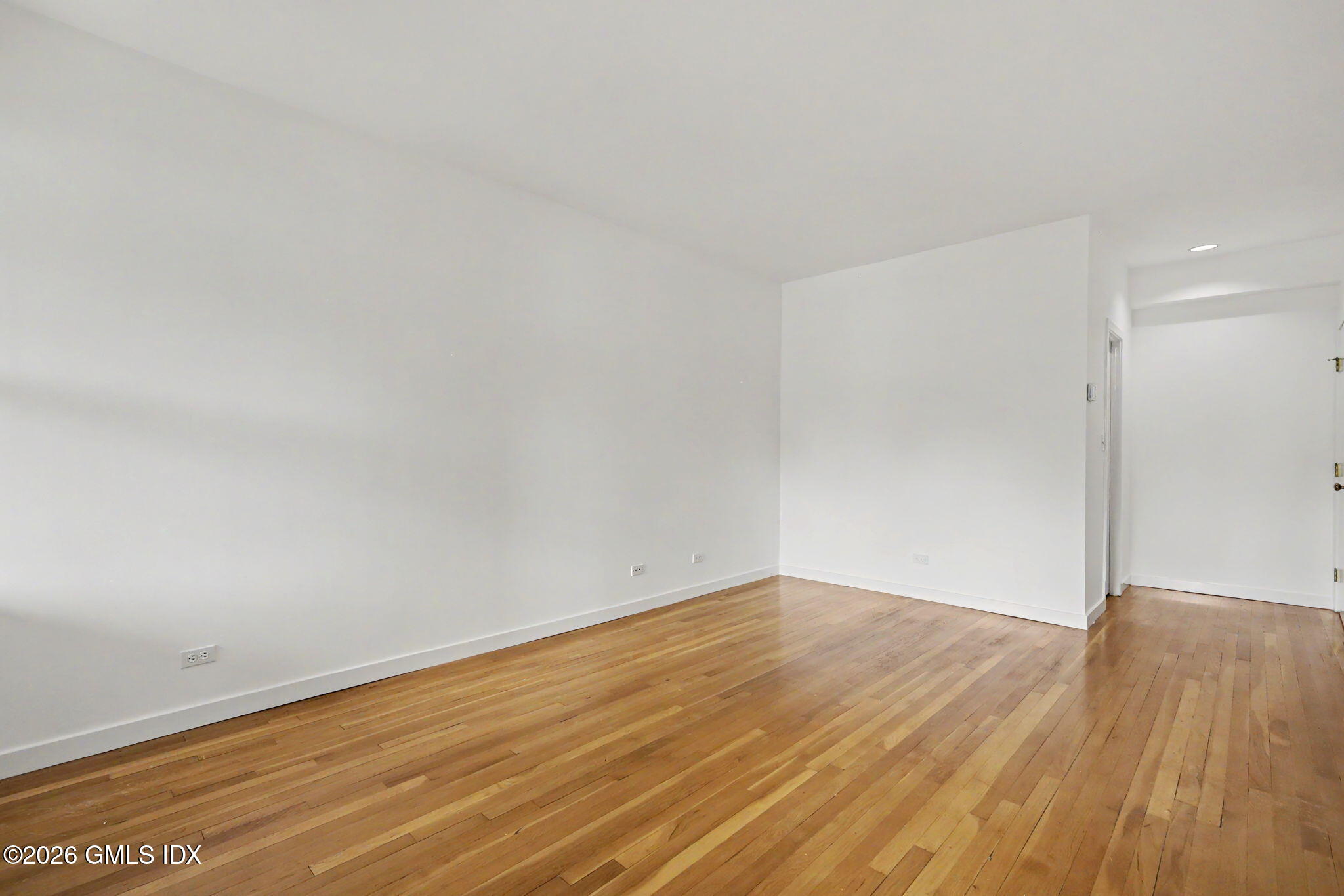 40 W Elm Street APT 2M