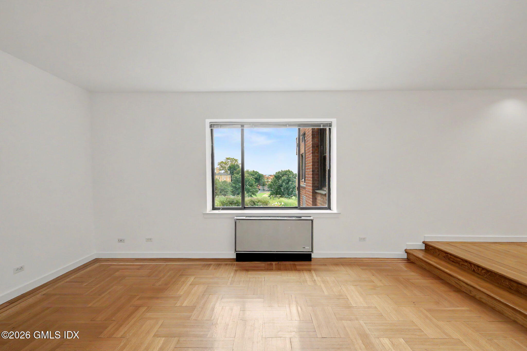 40 W Elm Street APT 2M