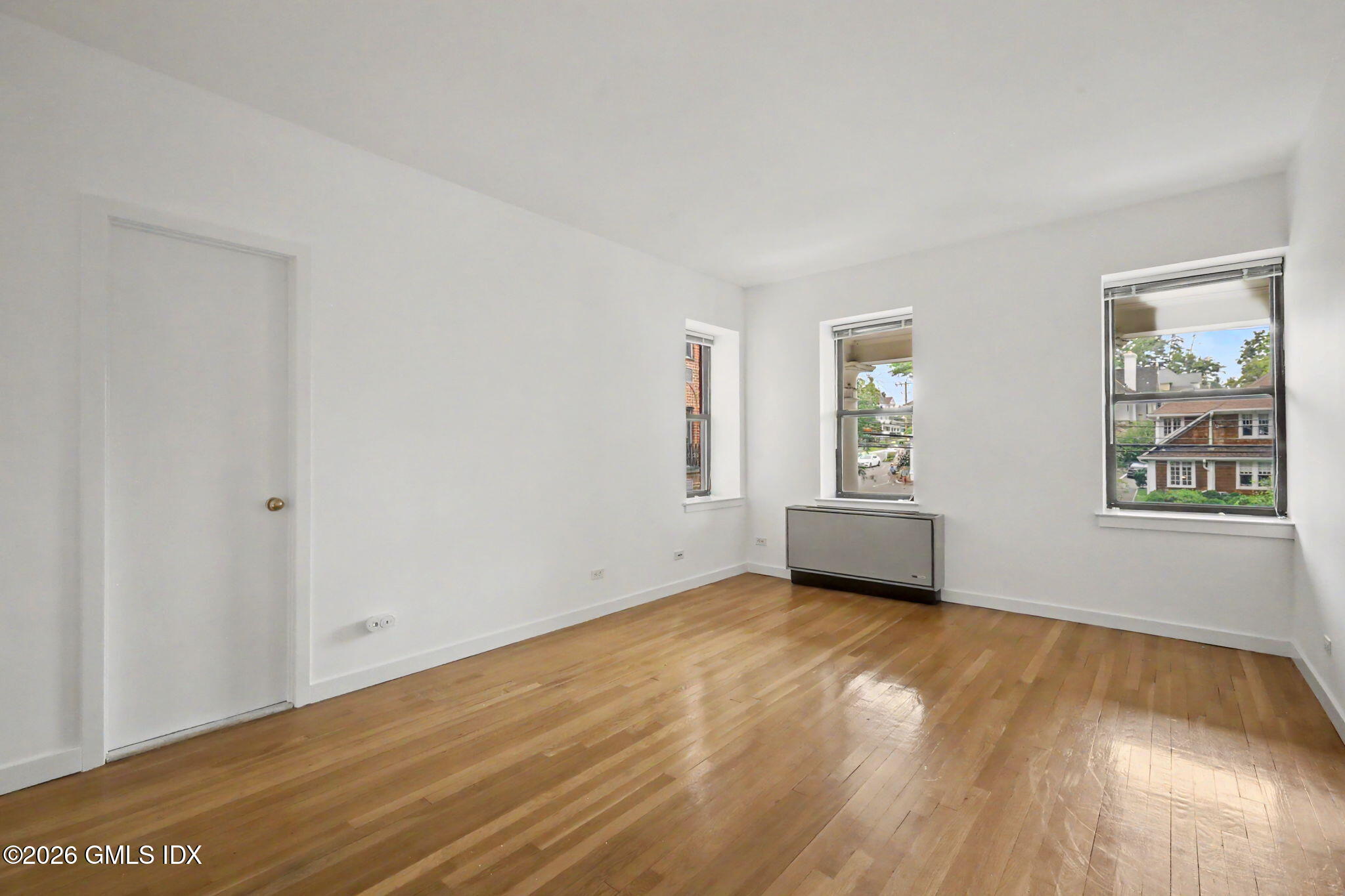 40 W Elm Street APT 2M