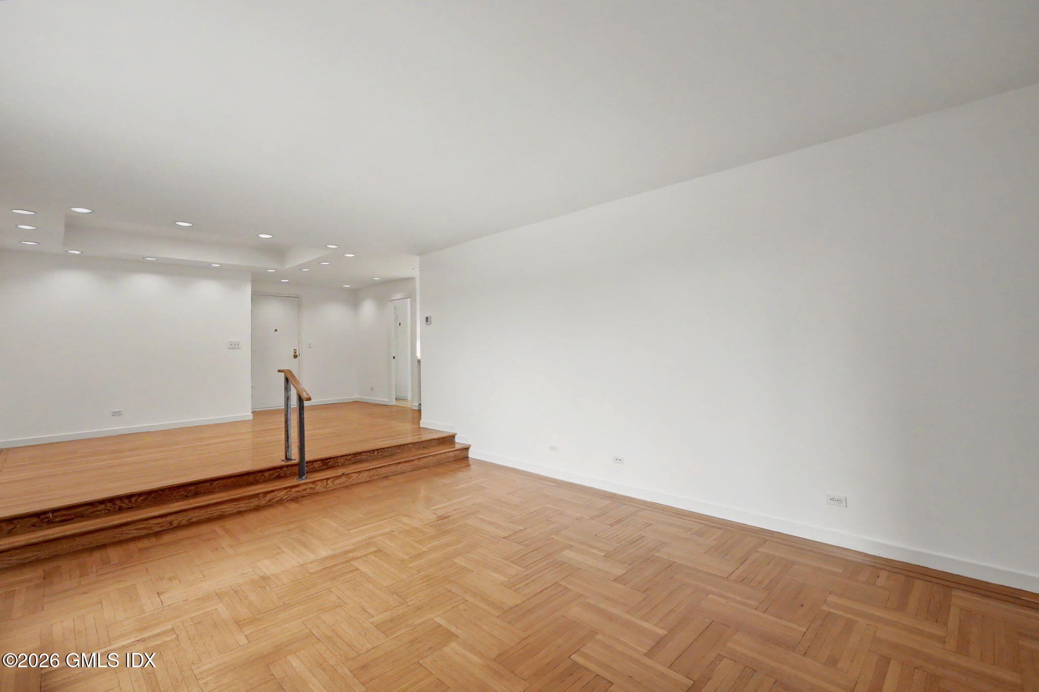 40 W Elm Street APT 2M