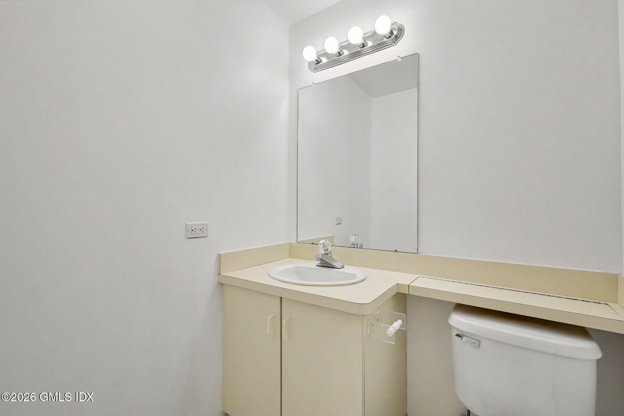 40 W Elm Street APT 2M