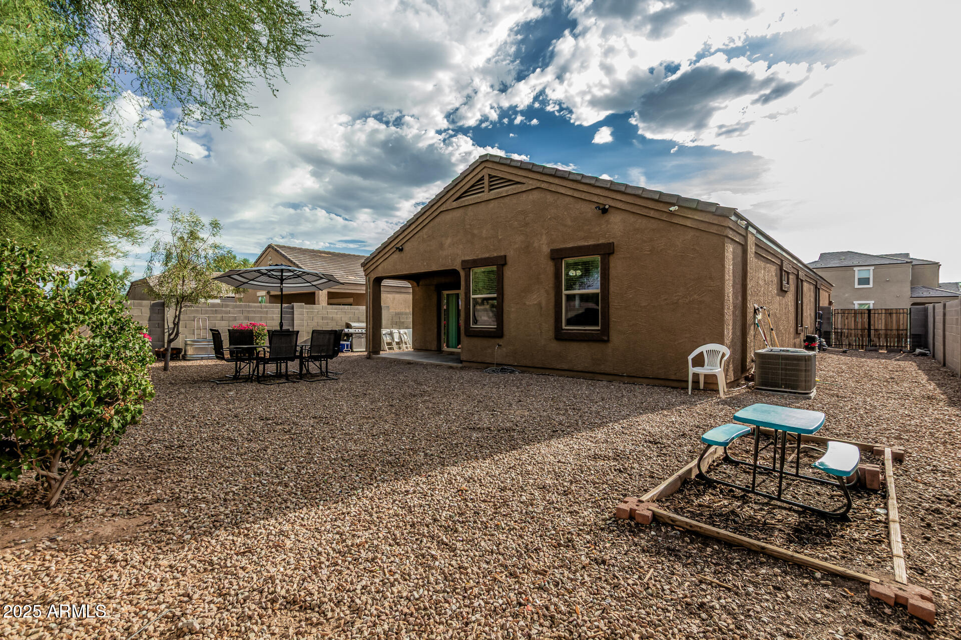 8711 S 255TH Drive