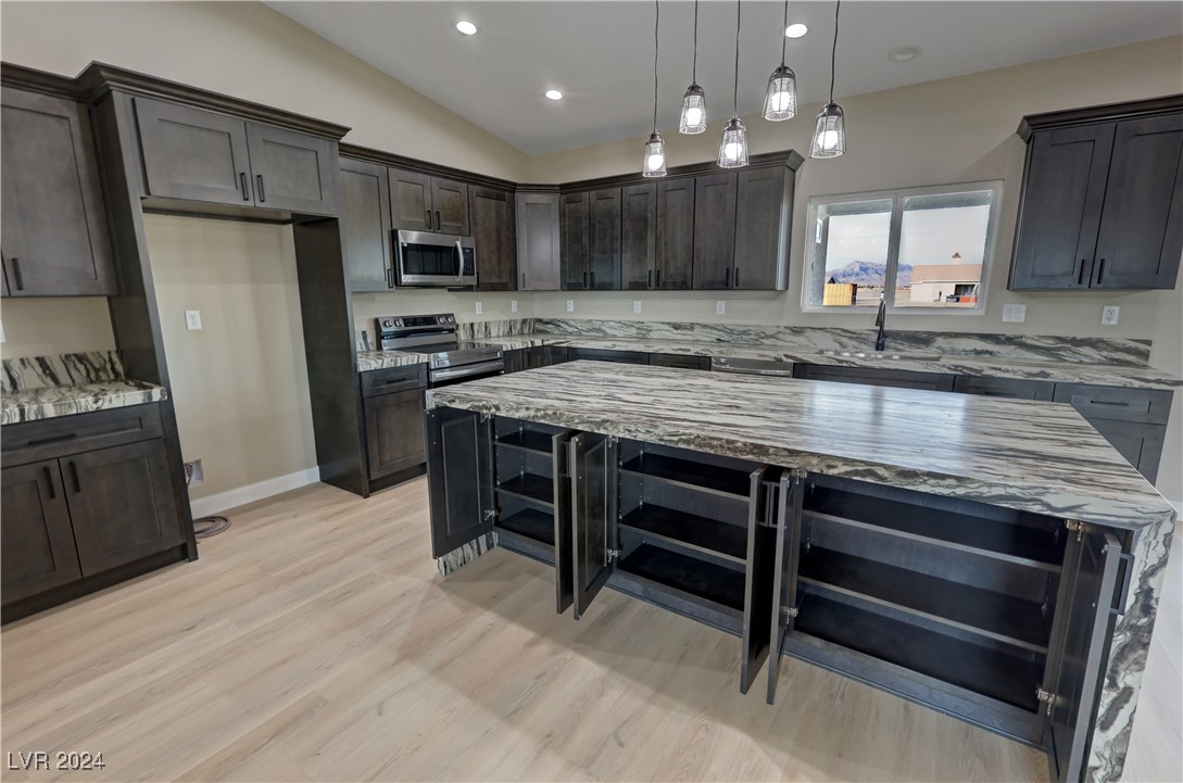 2800 Wisteria Way