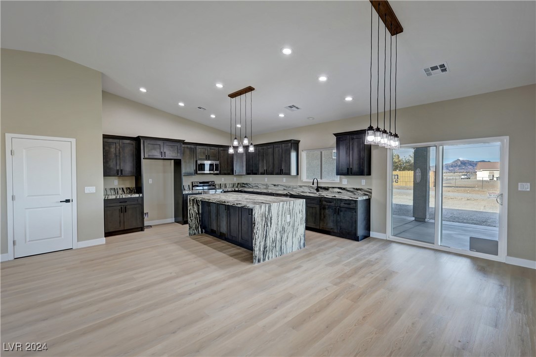 2800 Wisteria Way