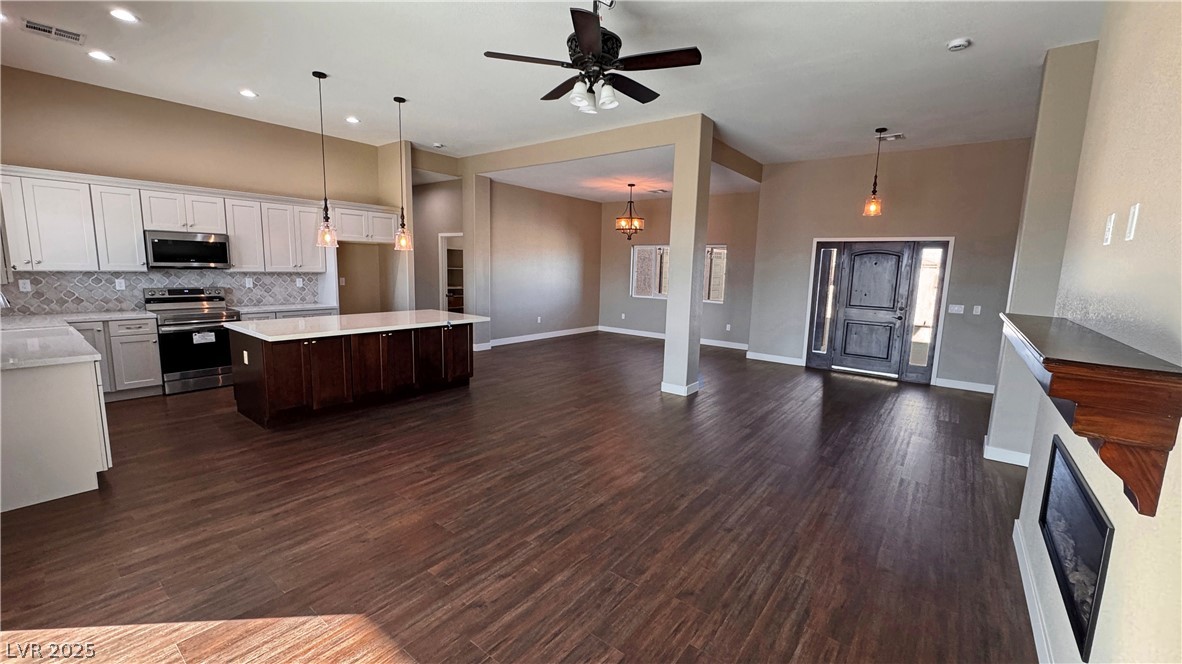 2801 West Wisteria Way
