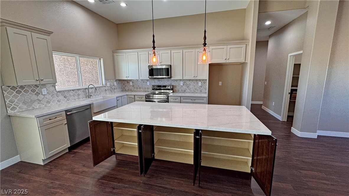2801 West Wisteria Way