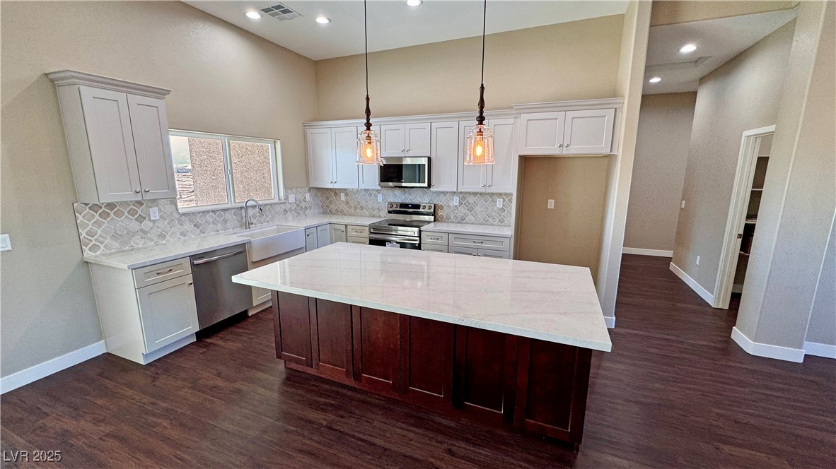 2801 West Wisteria Way