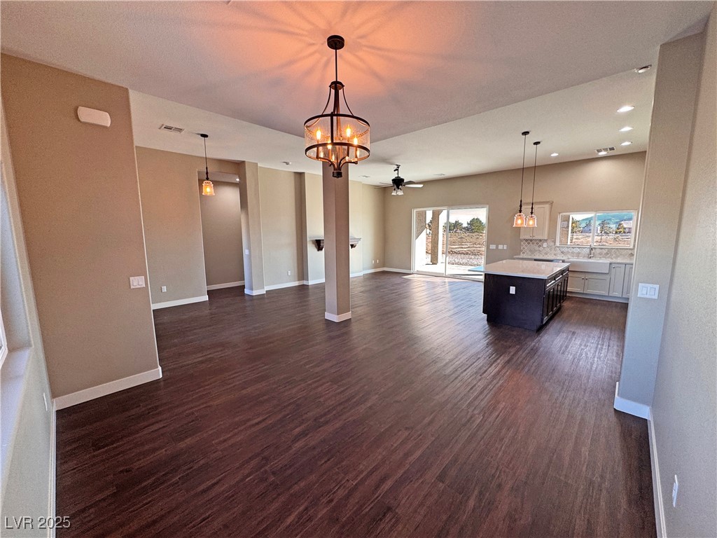 2801 West Wisteria Way