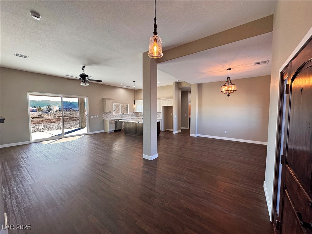 2801 West Wisteria Way