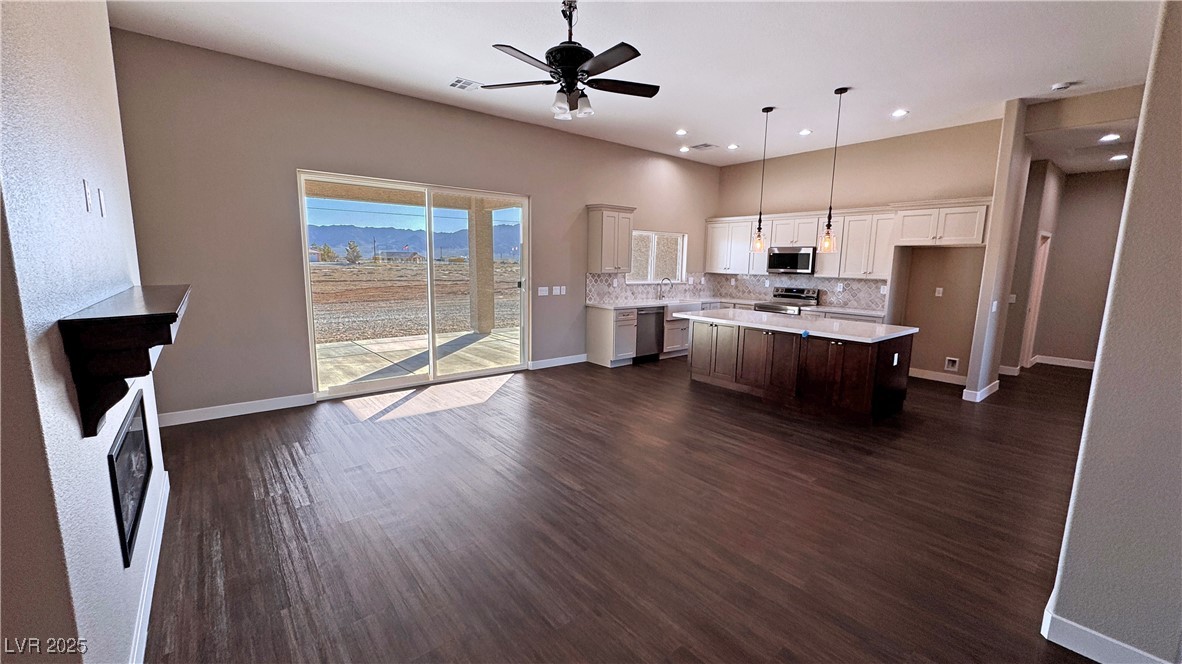 2801 West Wisteria Way