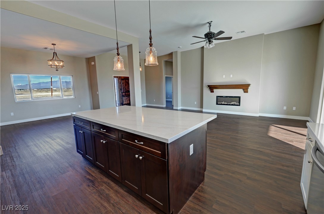 2801 West Wisteria Way