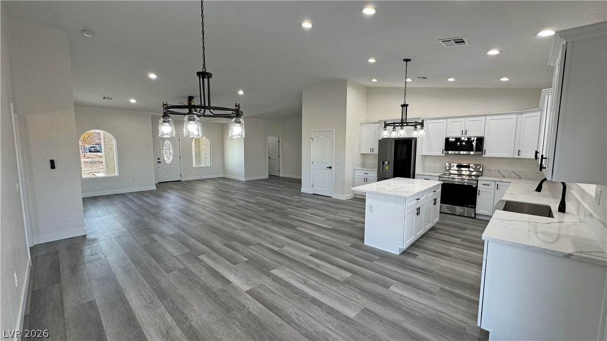 2111 West Carnation Way
