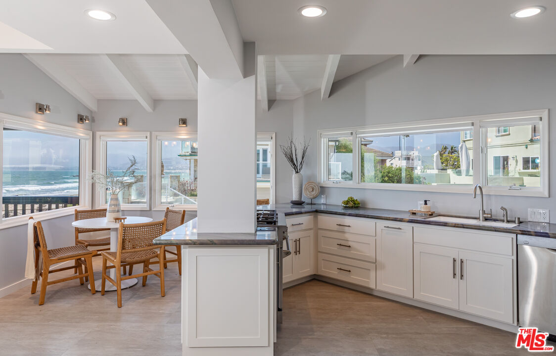 1448 Nathan Ln