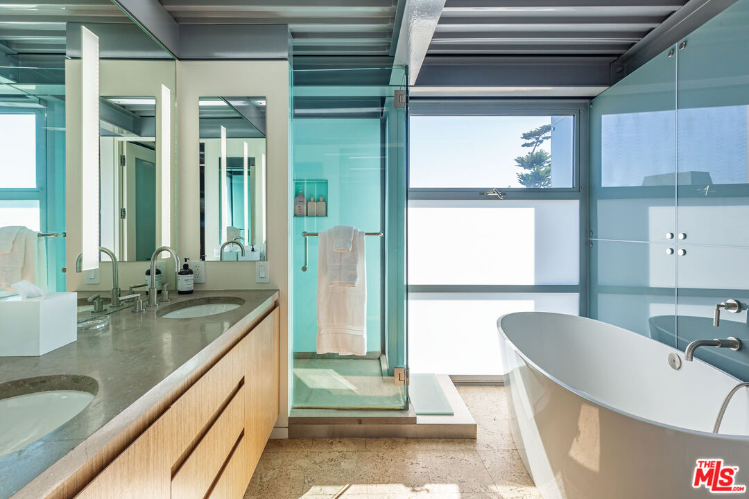 6525 Point Lechuza Dr