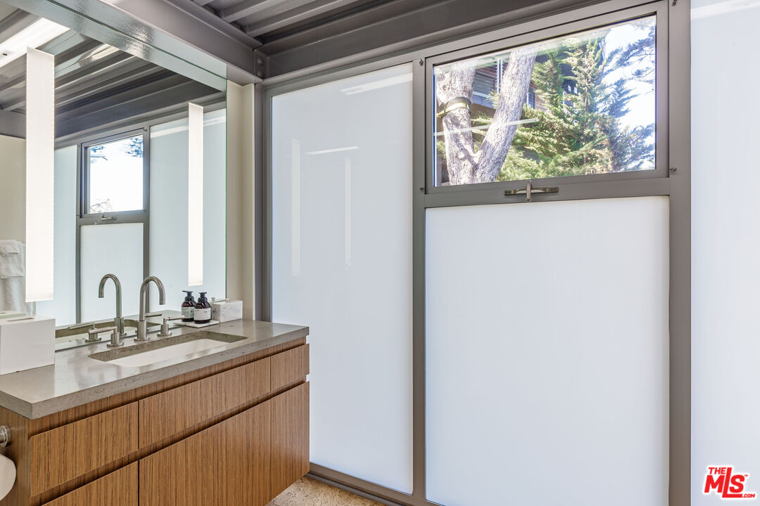 6525 Point Lechuza Dr