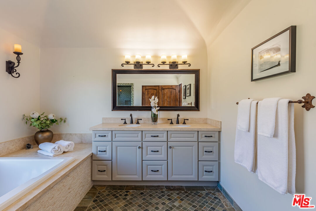 4800 Latigo Canyon Rd