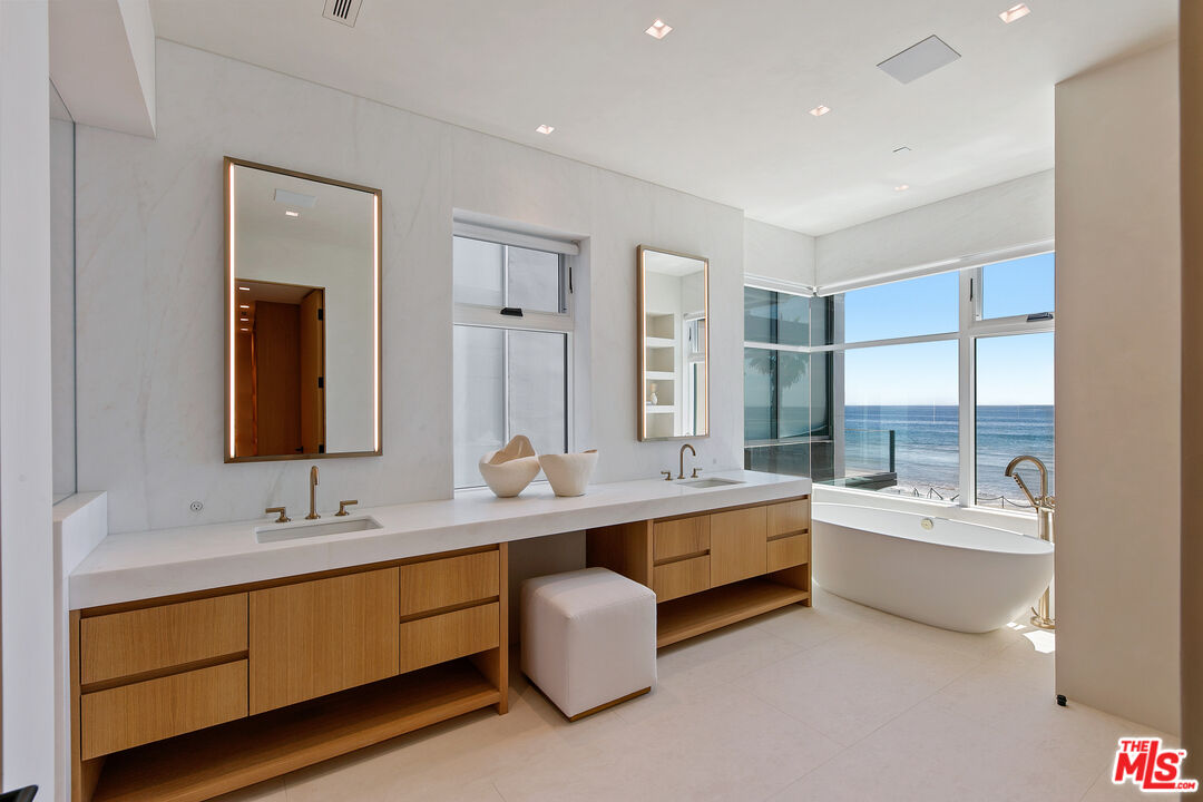 31224 Broad Beach Rd