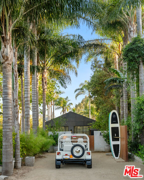 6625 Zumirez Dr